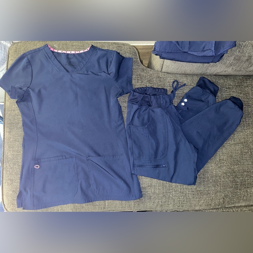 Women’s heart and soul Navy scrub set FINAL OFFER